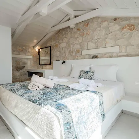 Yiannis Villa